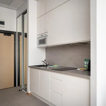 Jerozolimskie Studio 229 *